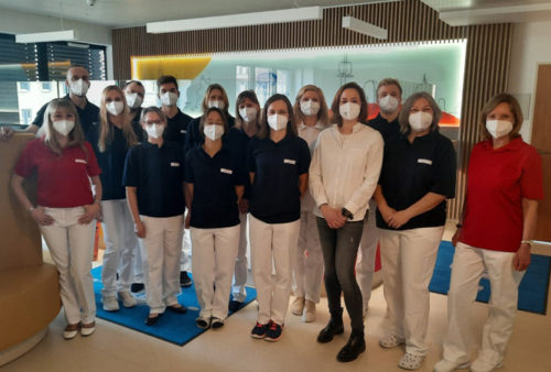 team-mit-masken-ambulante-reha-klinik-pirawarth-in-wien